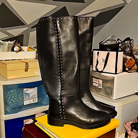 New Via Roma Designer Boots, Sz 8.5, Black, Side Studs, Genuine Leather, Side Zi - Picture 2 of 13